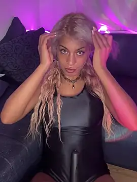 Snapshot of AlyssaHottv_ chatting on January 8, 2025, 11:30 pm AlyssaHottv online show from January 8, 2025, 11:30 pm