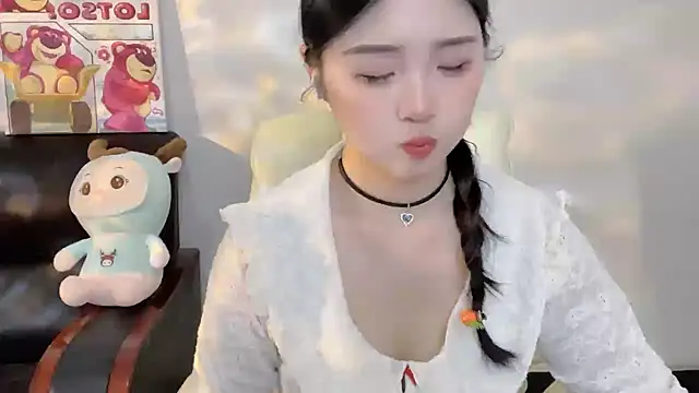 Snapshot of SU__SU chatting on February 28, 2025, 12:42 pm SU SU online show from February 28, 2025, 12:42 pm