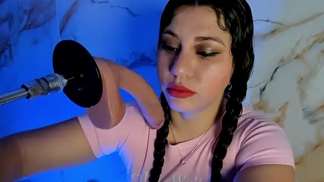 hade cute online show from January 9, 2026, 4:43 pm