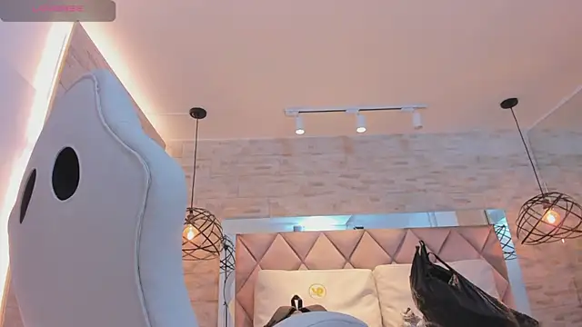 dorothy vegga online show from March 4, 2025, 3:22 am