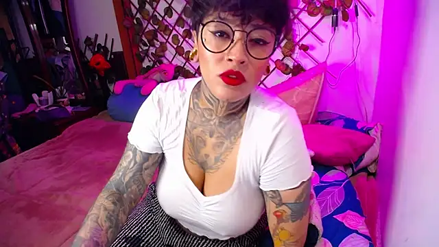 tatouagendecouple online show from September 14, 2025, 4:50 pm