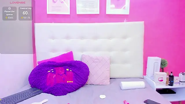 Realbadbxtch online show from January 5, 2026, 5:27 pm