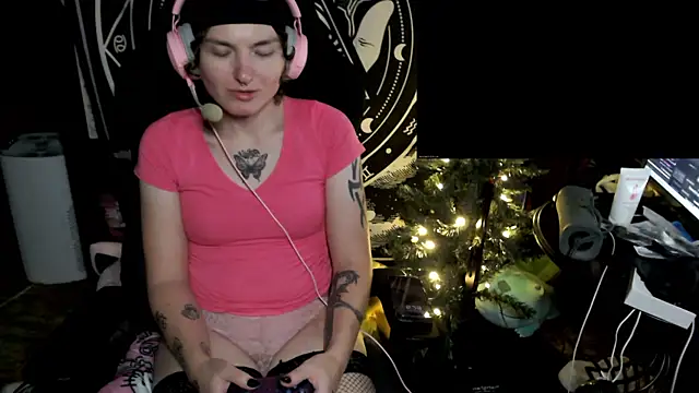BrandiWRLD 999 online show from December 8, 2024, 11:29 pm