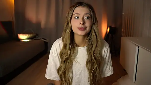 Snapshot of elisa_moon chatting on December 4, 2024, 3:21 pm elisa moon online show from December 4, 2024, 3:21 pm