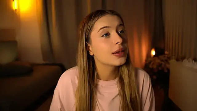 Snapshot of elisa_moon chatting on December 12, 2024, 4:15 am elisa moon online show from December 12, 2024, 4:15 am