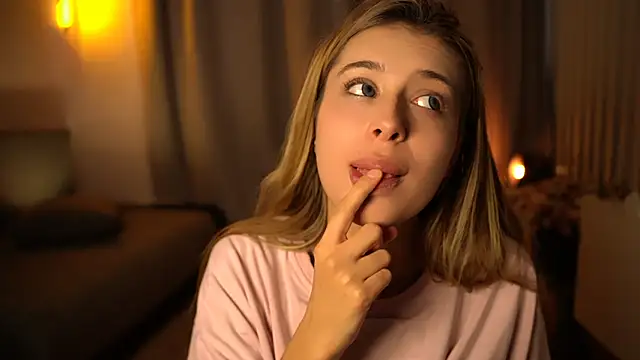 Snapshot of elisa_moon chatting on December 12, 2024, 7:19 am elisa moon online show from December 12, 2024, 7:19 am