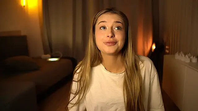 Snapshot of elisa_moon chatting on December 13, 2024, 3:43 pm elisa moon online show from December 13, 2024, 3:43 pm