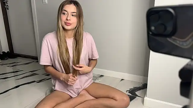 Snapshot of elisa_moon chatting on January 16, 2025, 1:06 am elisa moon online show from January 16, 2025, 1:06 am