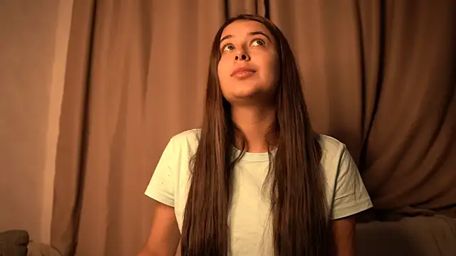 Snapshot of elisa_moon chatting on October 5, 2025, 4:38 pm elisa moon online show from October 5, 2025, 4:38 pm