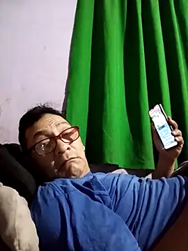 ardiente47 online show from November 15, 2025, 2:53 am