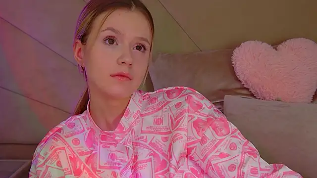 MilanaBalmain online show from November 8, 2025, 4:23 am