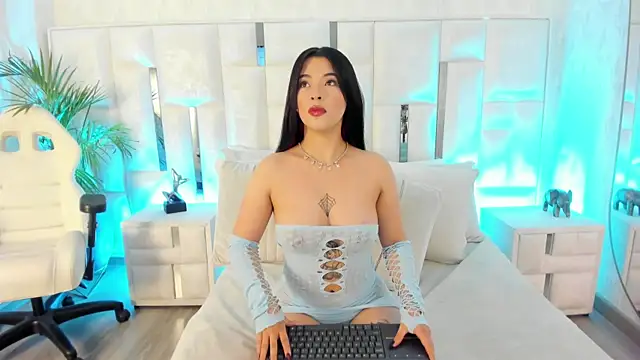 im nika  online show from October 30, 2025, 1:01 pm