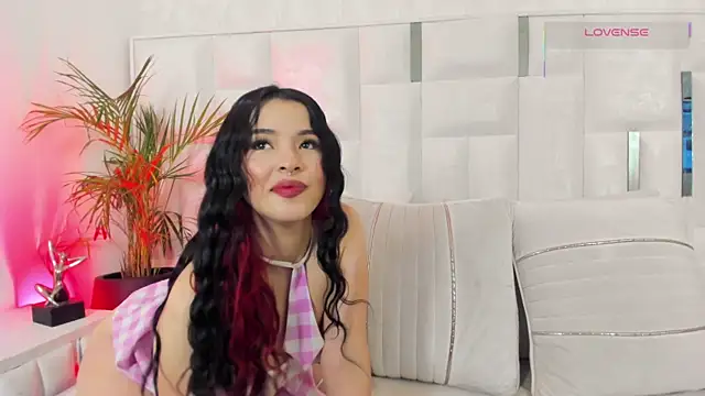 im nika  online show from November 8, 2025, 4:01 am