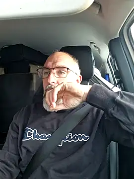 Snapshot of Crosss-23cm chatting on February 8, 2025, 3:21 pm Crosss-23cm online show from February 8, 2025, 3:21 pm