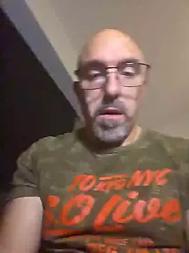 Snapshot of Crosss-23cm chatting on November 4, 2025, 7:46 pm Crosss-23cm online show from November 4, 2025, 7:46 pm