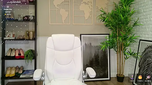 Snapshot of LadyLeea chatting on September 23, 2025, 5:21 am LadyLeea online show from September 23, 2025, 5:21 am