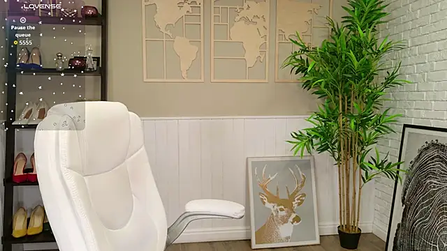 Snapshot of LadyLeea chatting on October 2, 2025, 3:46 am LadyLeea online show from October 2, 2025, 3:46 am