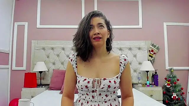 Snapshot of adarussell chatting on December 9, 2024, 2:06 pm adarussell online show from December 9, 2024, 2:06 pm