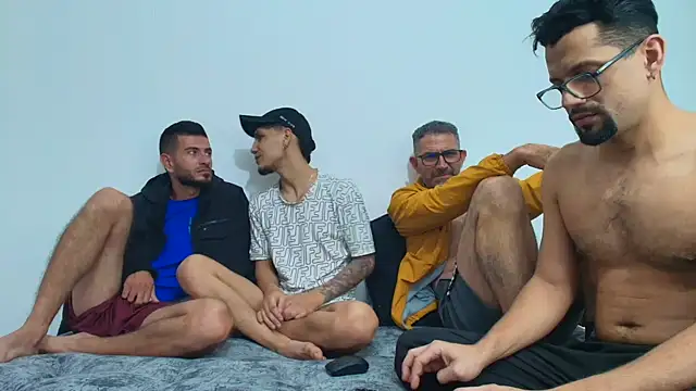 Snapshot of Benjamin_show chatting on November 26, 2025, 3:07 am Benjamin show online show from November 26, 2025, 3:07 am