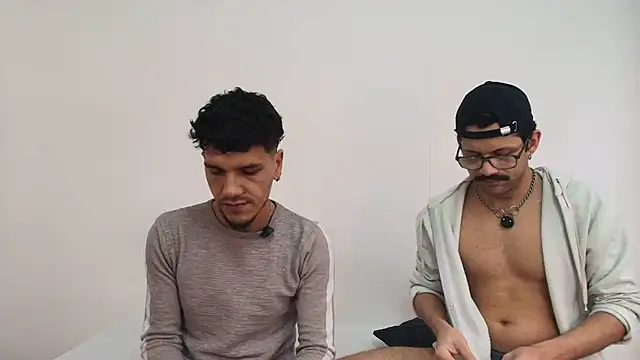 Snapshot of Benjamin_show chatting on February 5, 2026, 2:43 pm Benjamin show online show from February 5, 2026, 2:43 pm