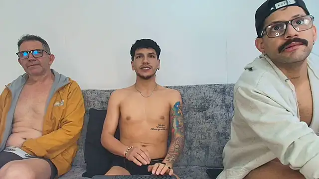 Snapshot of Benjamin_show chatting on February 16, 2026, 3:30 pm Benjamin show online show from February 16, 2026, 3:30 pm