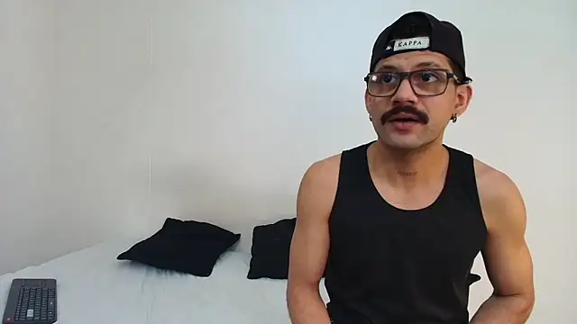 Snapshot of Benjamin_show chatting on February 21, 2026, 4:52 pm Benjamin show online show from February 21, 2026, 4:52 pm