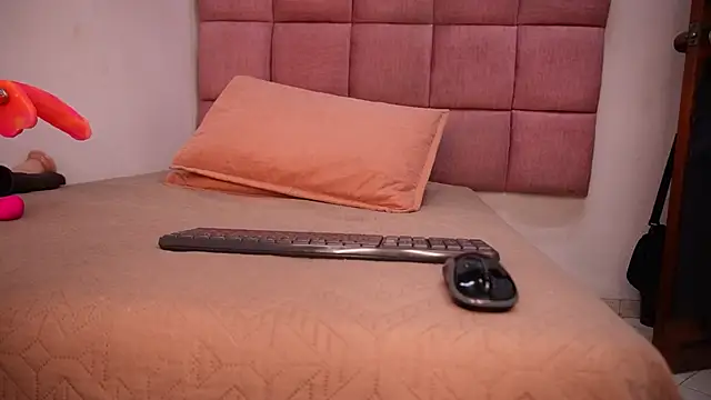 samantha sw online show from October 31, 2025, 3:18 am