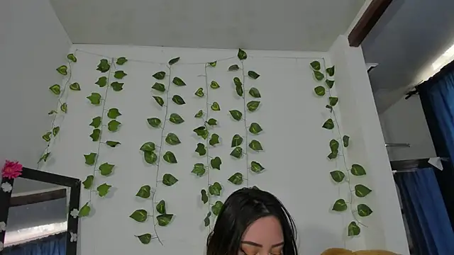 JanneKim online show from November 13, 2025, 7:46 pm