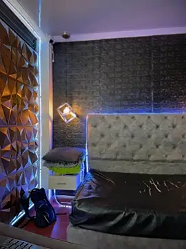 Paloma  LS online show from December 4, 2025, 7:33 pm