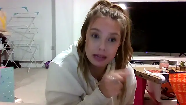 Krystal Tx online show from October 31, 2025, 7:04 pm