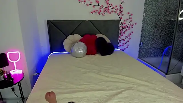 KristiVegass online show from October 17, 2025, 1:14 pm