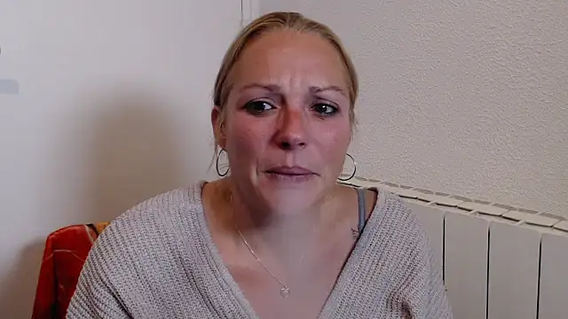 Doucelouve9 online show from December 2, 2025, 5:08 pm