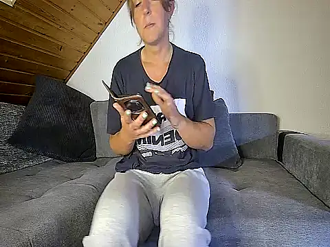 stunning Rosi online show from September 10, 2025, 10:15 am