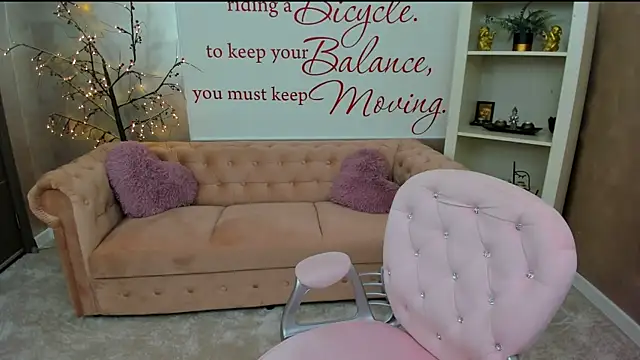 Snapshot of nicolee___19 chatting on December 2, 2024, 8:30 am nicolee 19 online show from December 2, 2024, 8:30 am