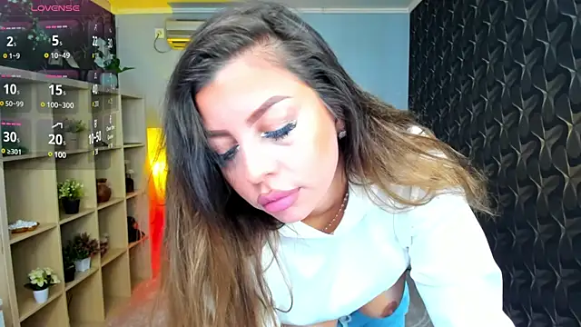 Snapshot of nicolee___19 chatting on January 29, 2025, 8:18 am nicolee 19 online show from January 29, 2025, 8:18 am