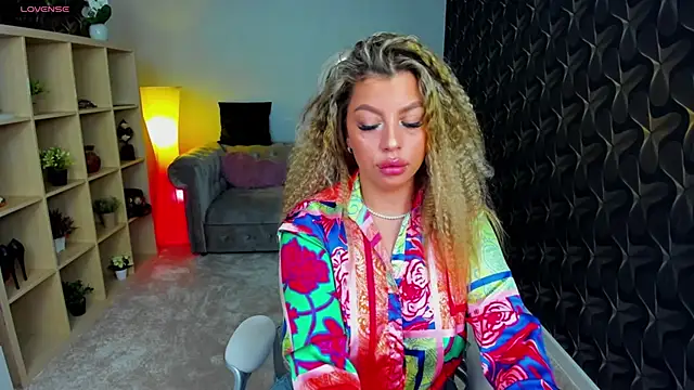 Snapshot of nicolee___19 chatting on March 7, 2025, 6:54 pm nicolee 19 online show from March 7, 2025, 6:54 pm