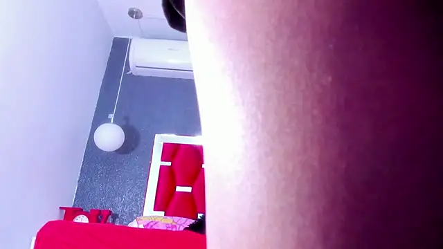 Snapshot of Little_Helen chatting on December 10, 2024, 4:17 pm Little Helen online show from December 10, 2024, 4:17 pm