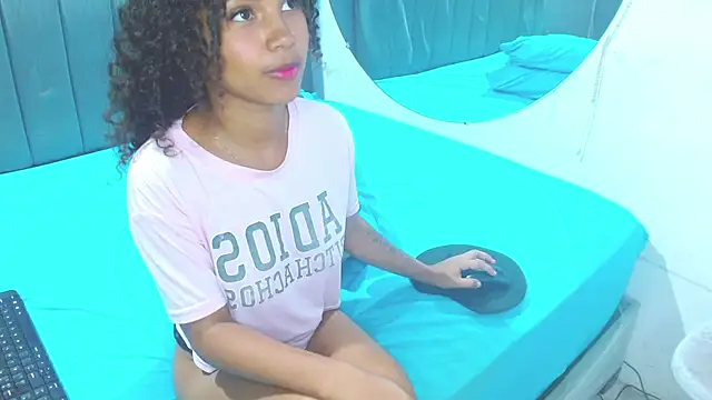 Snapshot of minimi_naty chatting on January 31, 2025, 10:10 pm minimi naty online show from January 31, 2025, 10:10 pm