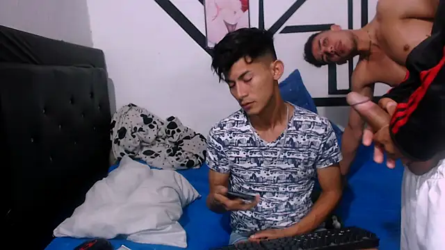 Snapshot of badssboys_always chatting on December 3, 2024, 5:31 am badssboys always online show from December 3, 2024, 5:31 am