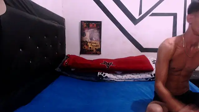 Snapshot of badssboys_always chatting on January 4, 2025, 7:13 pm badssboys always online show from January 4, 2025, 7:13 pm