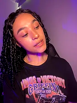 Crystal Dluna online show from September 23, 2025, 9:29 pm