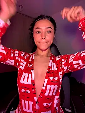 Crystal Dluna online show from October 23, 2025, 5:01 pm