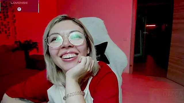 whoa-hoa-hoa-hoa-hoa online show from November 9, 2025, 2:37 pm