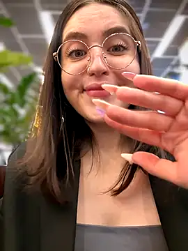 meow girl online show from September 27, 2025, 11:04 am