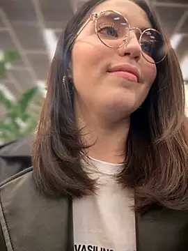 meow girl online show from October 6, 2025, 3:53 pm