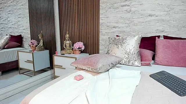 MadisonHunter2024 online show from January 19, 2025, 1:43 am