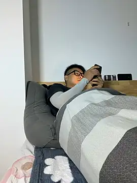 lixiaoshuai8 online show from March 9, 2025, 2:21 pm