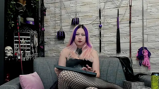 CruelMistress online show from November 17, 2025, 3:07 pm