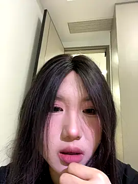 xyebobs online show from November 30, 2025, 2:32 pm