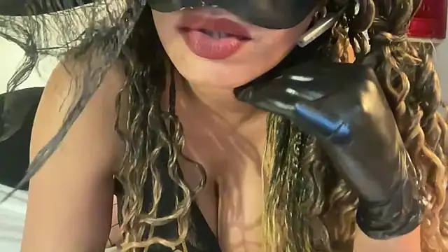 SCARLET-SANTANA online show from October 31, 2025, 10:33 pm